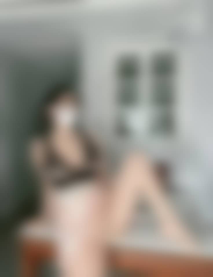 【微密圈】120斤的小王同学-桌底的西红柿[70P1V-279MB]