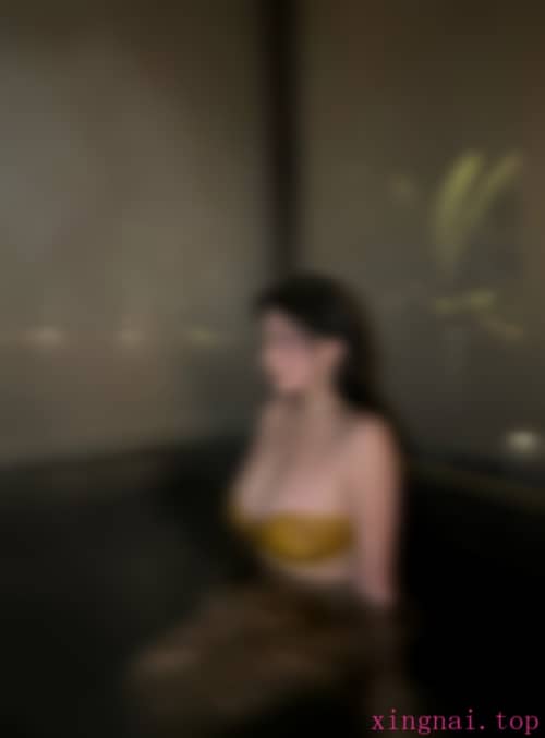 【微密圈】奶宝妹纸-夜晚的泳池 [24P10V-464MB]