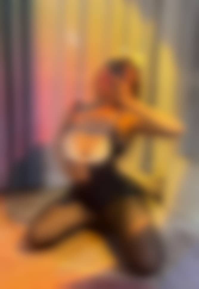 【微密圈】miko多肉大白兔-油亮开档女仆 [22P3V-132MB]