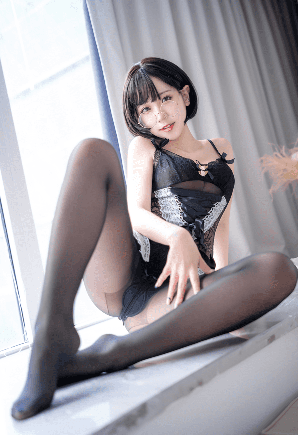 蓝小沂KiKi-黑丝[28P/366MB]