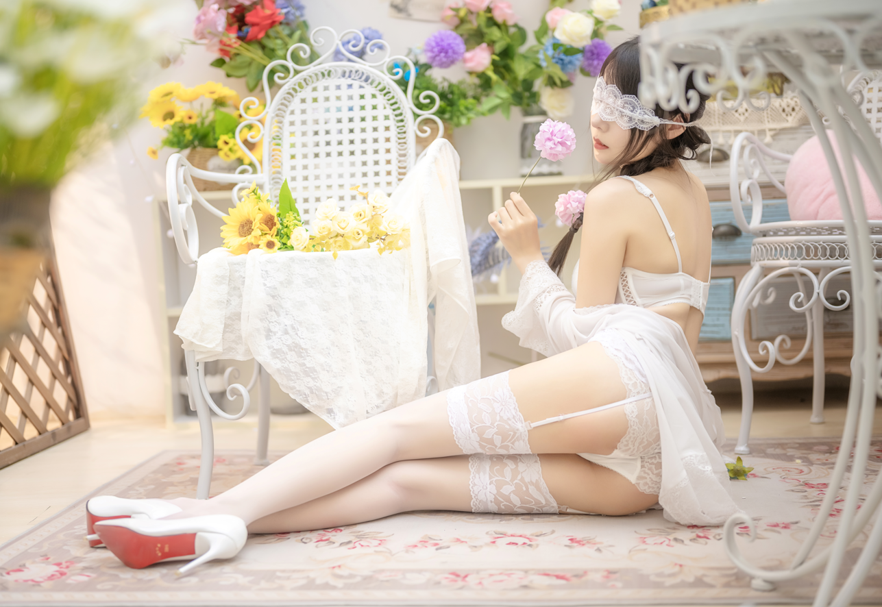 香草喵露露–NO.021 白色玫瑰[49P2V-1.14GB]