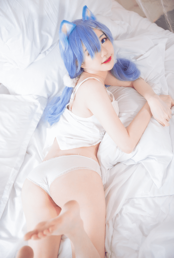 Sally Dorasnow–NO.22 Rem White Kitty [49P-281MB]