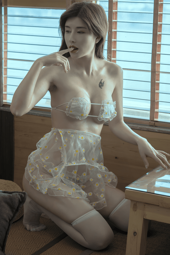 鹿八岁baby–白色围裙 [40P-425MB]