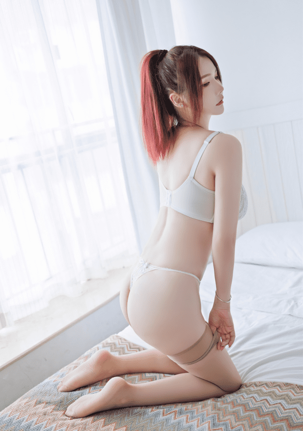 [IMISS爱蜜社] 2021.12.15 VOL.644 Evon陈赞之 蓝色超短裙 [36+1P 292M]