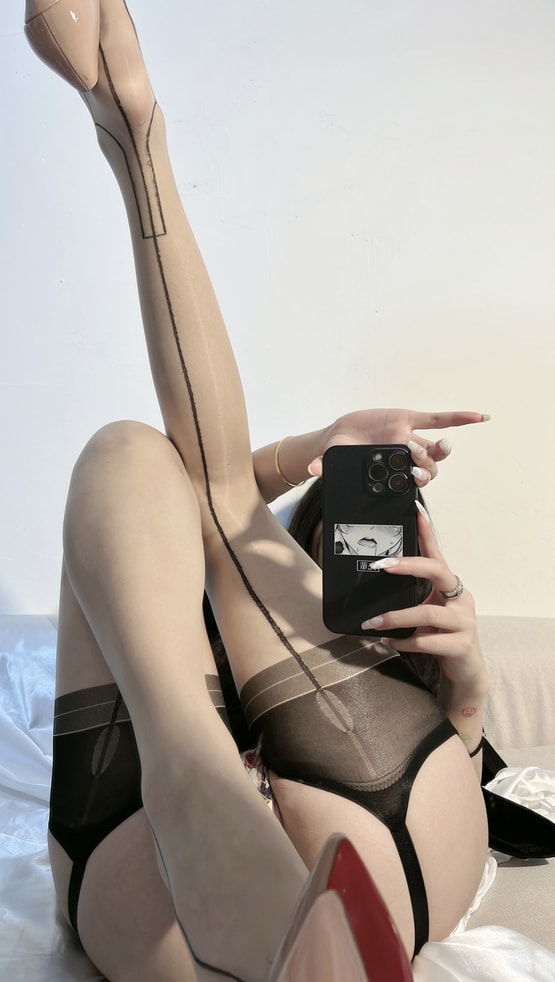 【微密圈】陈佩奇yyyy-撕裂网袜[62P-105MB]