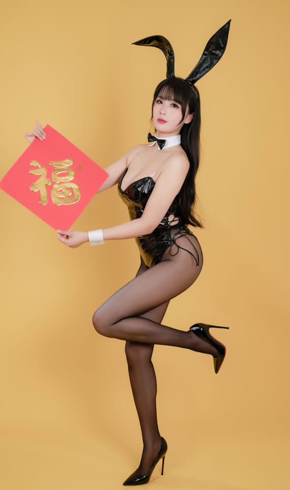 轩萧学姐 – NO.042 新春福兔 黑兔女郎 [20P-45M]