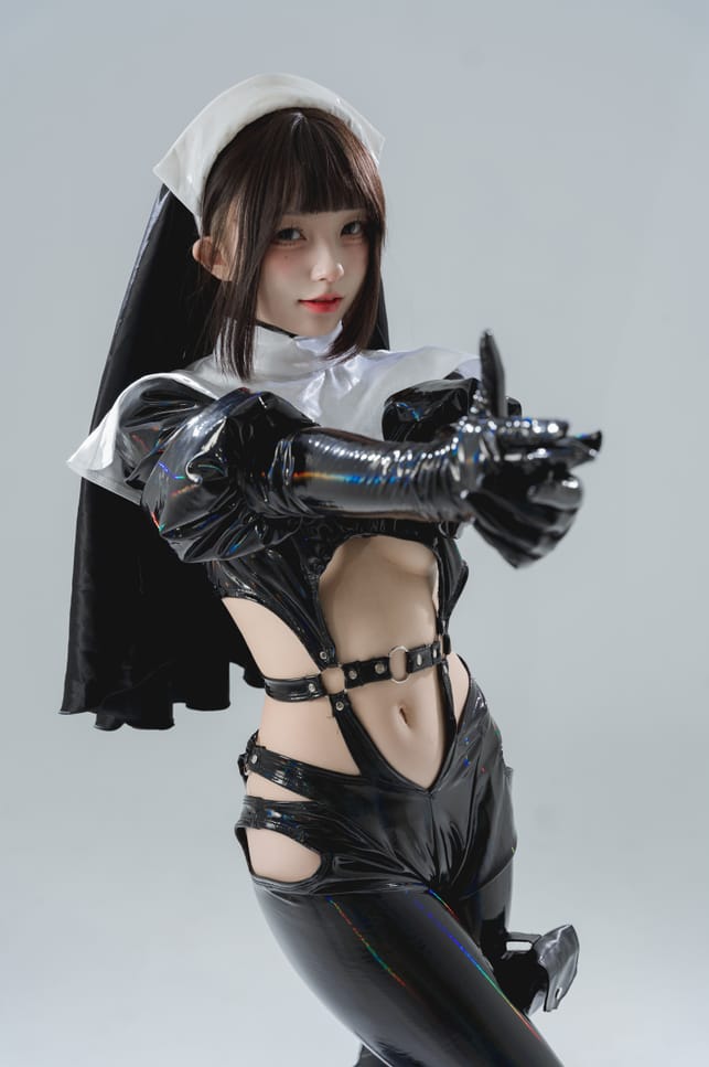 花铃 – NO.28 漆皮修女[38P-199M]