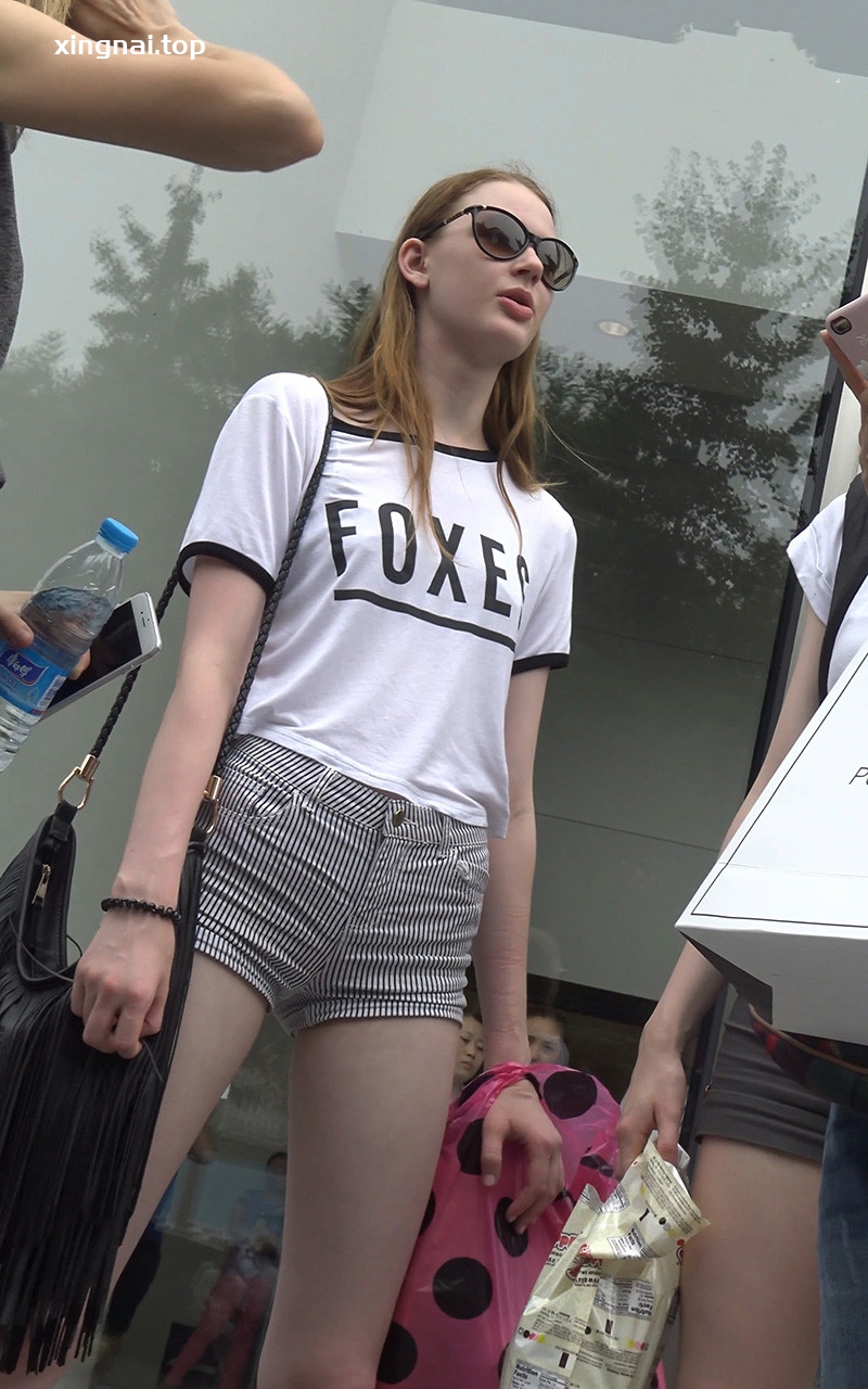 [街拍]H201极品大长腿超短热裤美臀老外美女