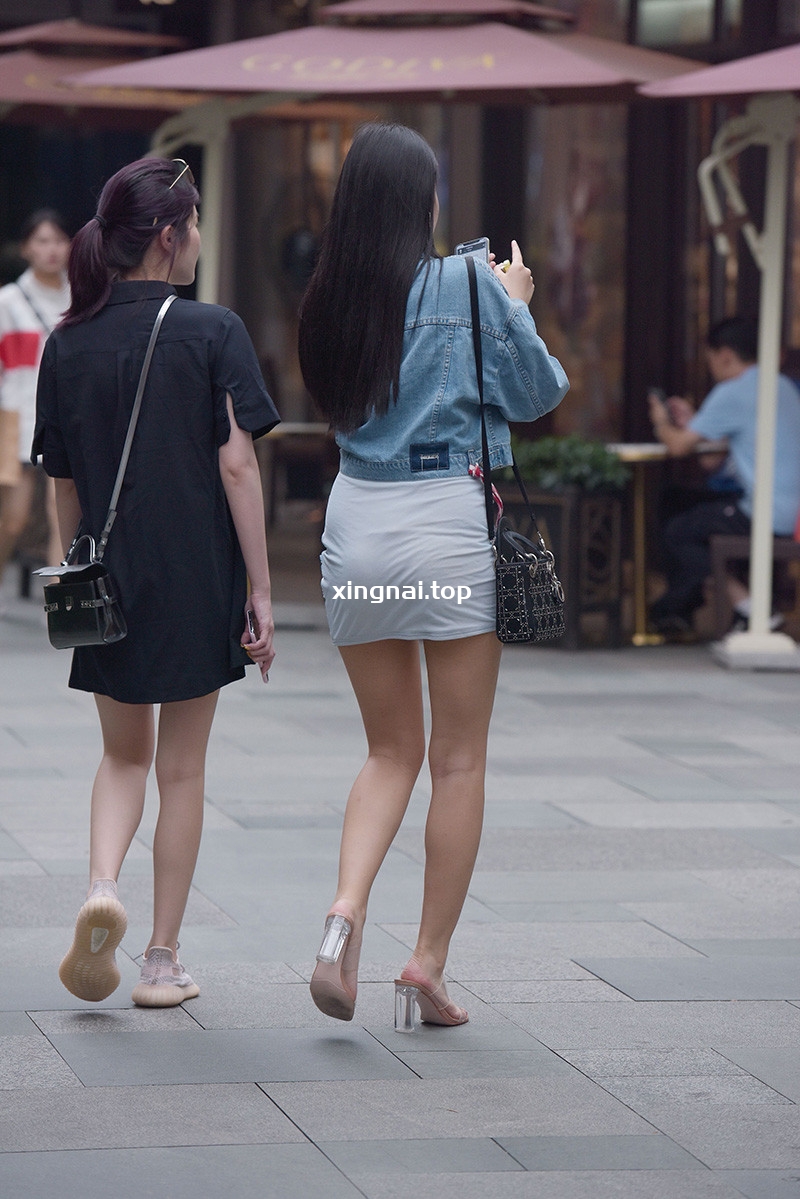 [街拍]J126.灰色包臀裙 深深事业线[49P]