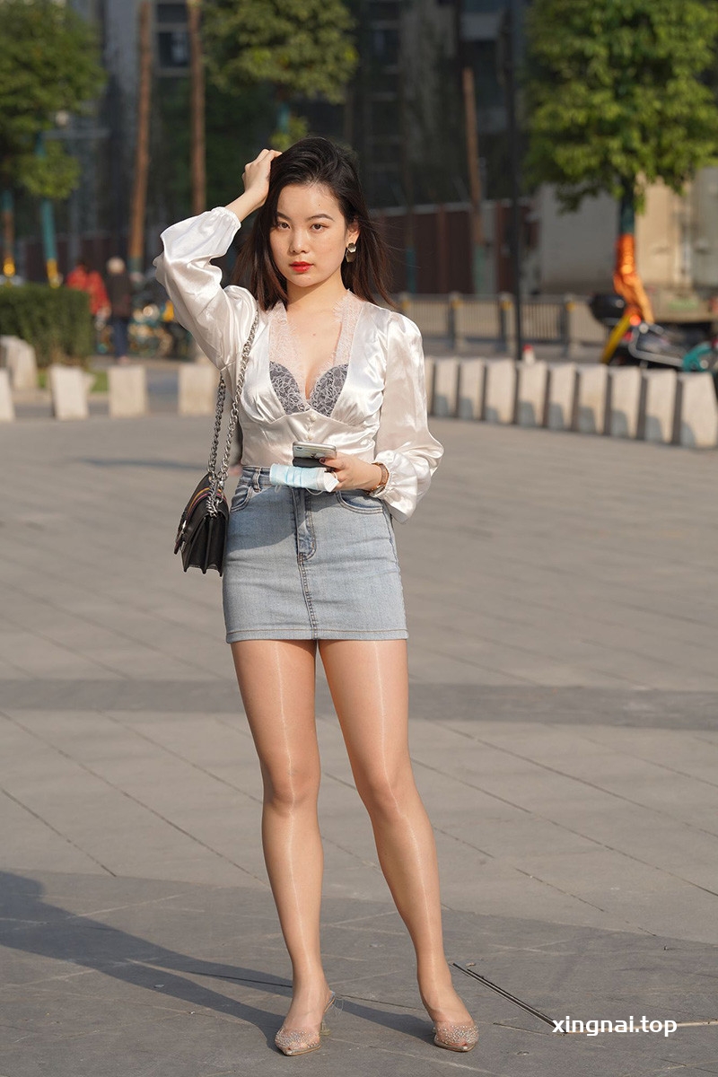 [街拍]814.牛仔短裙肉丝美眉[图片/视频/6.8GB]