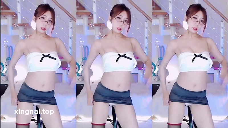 [主播]网易CC主播蜜小兔抹胸蓝色透视裙热舞