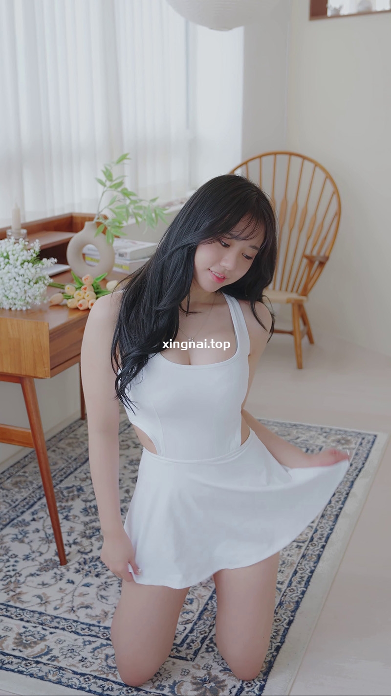 [写真]lookbook竖版拍摄白色裙装可爱内衣换装