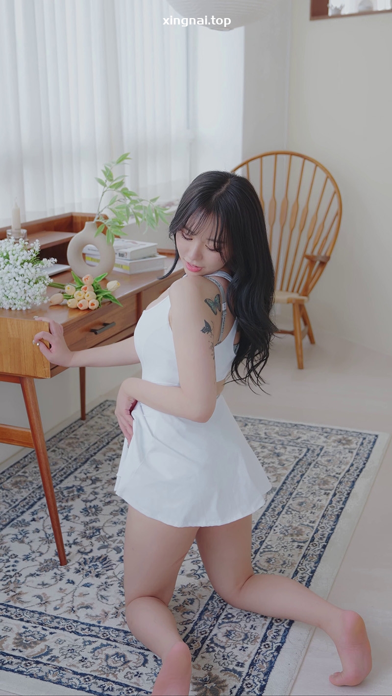 [写真]lookbook竖版拍摄白色裙装可爱内衣换装