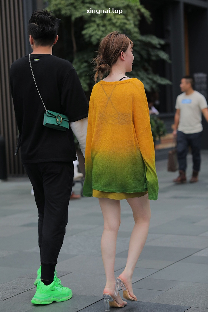 [街拍]V6.淡黄时尚小姐姐[图片/51P]