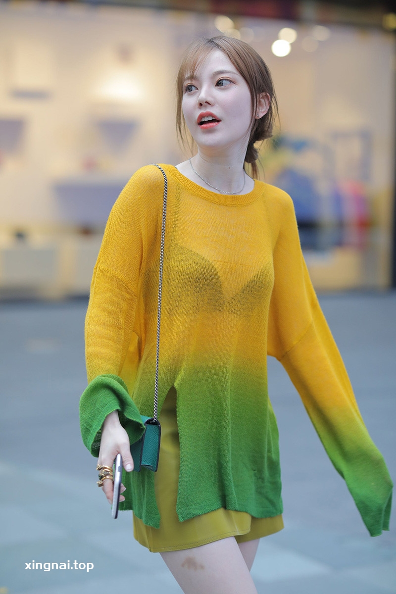 [街拍]V6.淡黄时尚小姐姐[图片/51P]