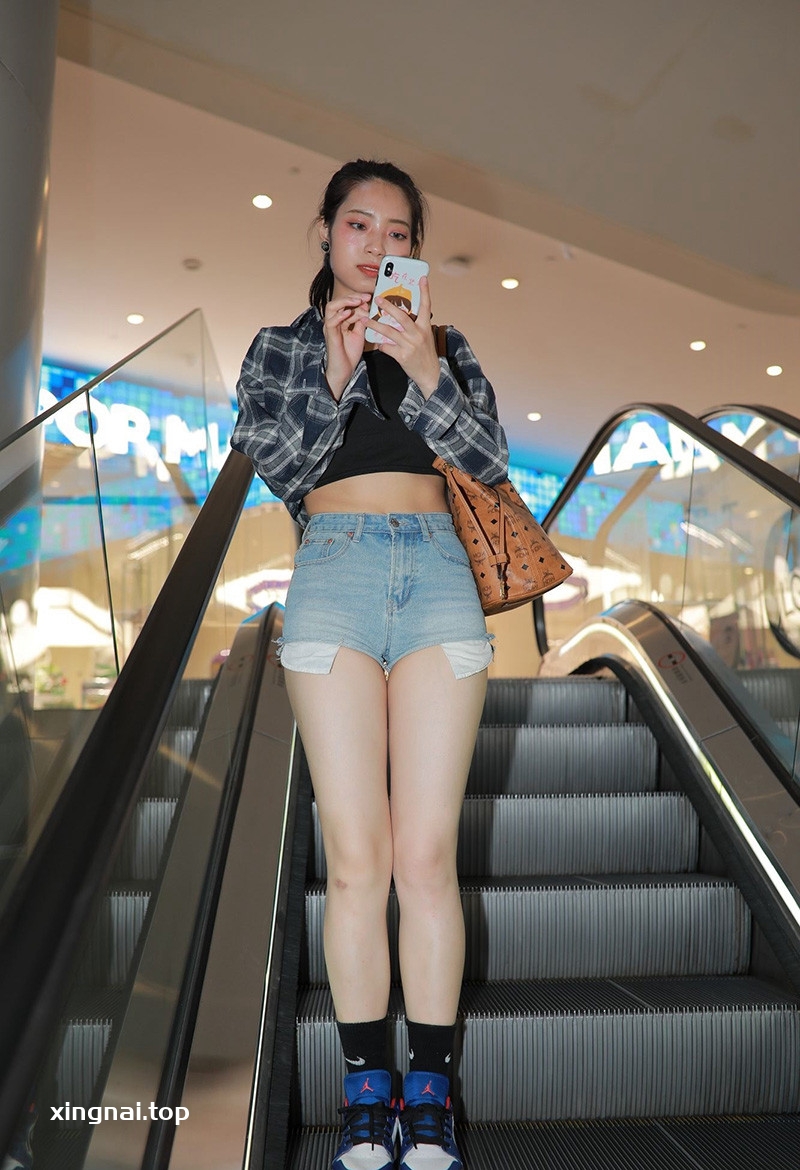 [街拍]719.爱笑的热裤女孩[图片/视频/23.7GB]