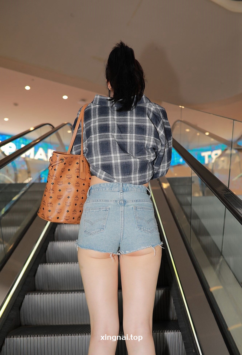 [街拍]719.爱笑的热裤女孩[图片/视频/23.7GB]