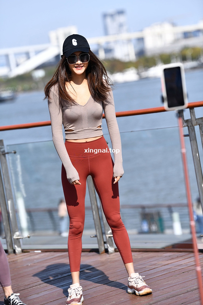 [街拍]F13.红色紧身瑜伽裤[图片/视频/8.97GB]