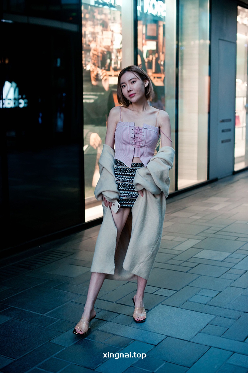 [街拍]F92.极品美腿欣欣裸脚紧身皮裤模拍2段[图片/视频/4GB]