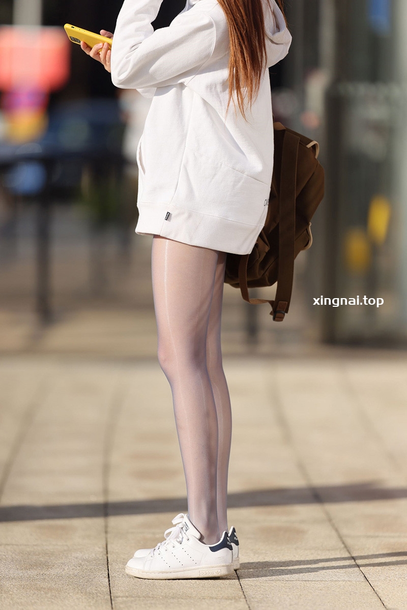 [街拍]F205.偶遇路边清纯的油亮丝袜少女[补][图片/视频/3.78G]