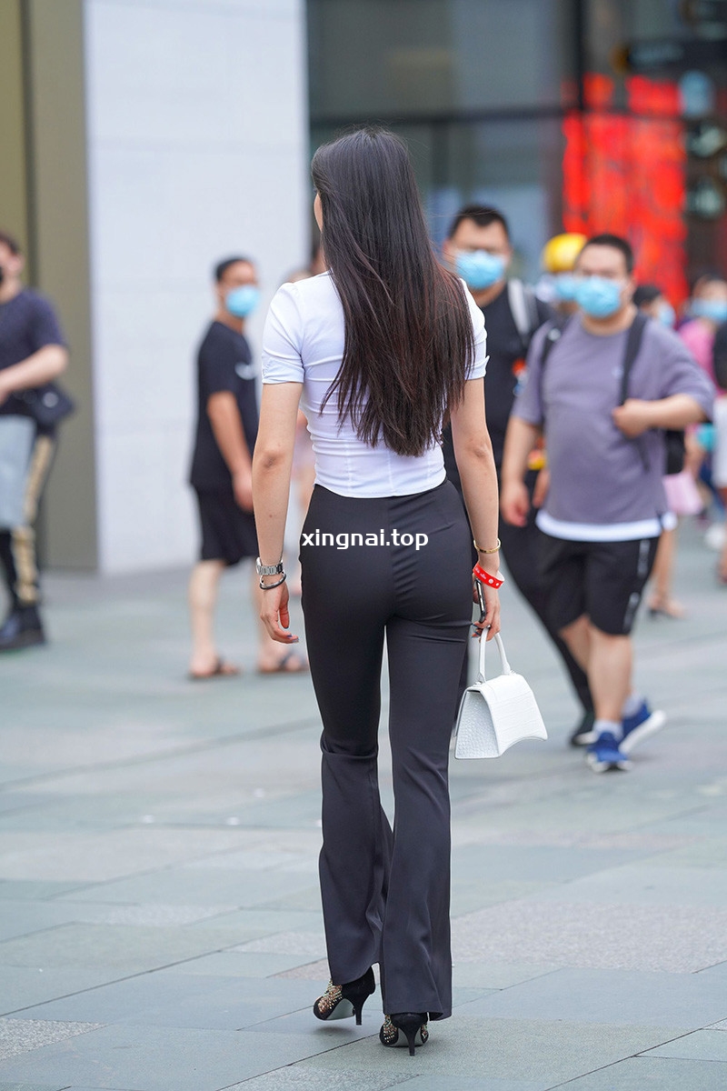 [街拍]F113.[牛男] 街上的养眼身材[图片/视频/2.85G]