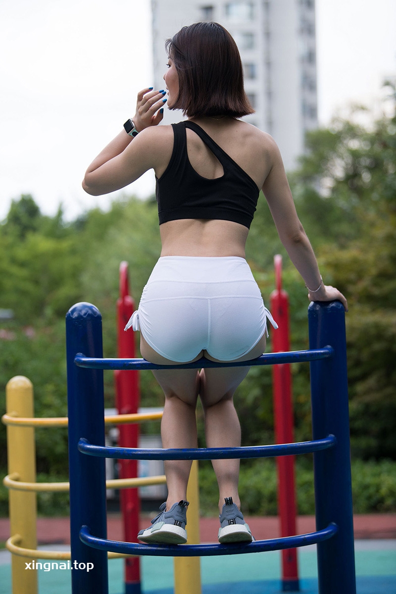 [街拍]F128.筱筱白短运动裤性感炸精九头身公园随拍[图片/视频/13.1G]