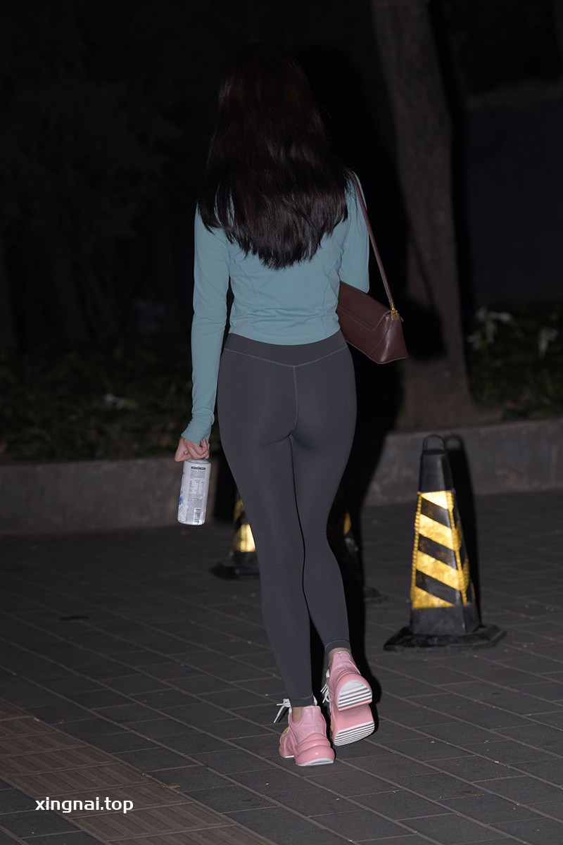 [街拍]834.沉迷[图片/4.5G]