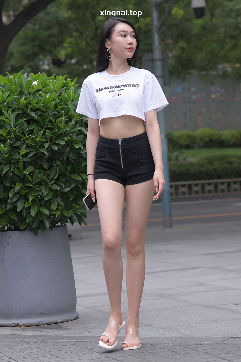 [街拍]775.黑色热裤美腿美女[图片/视频/9.72GB]