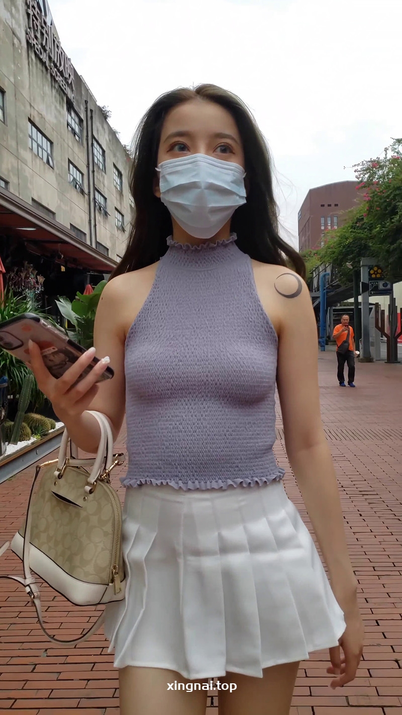 [街拍][4K]街拍迷人的高跟凉鞋百褶裙女孩