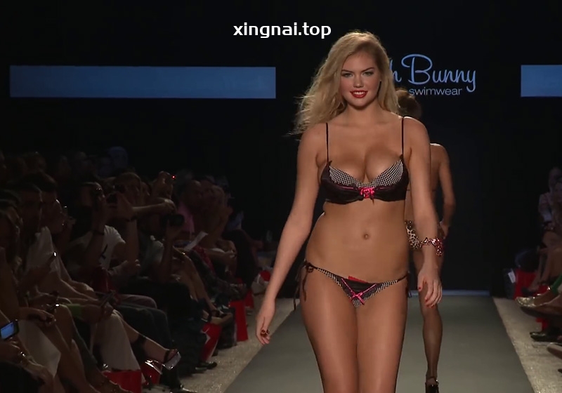 [展会]模特Beach bunny沙滩泳装时装秀