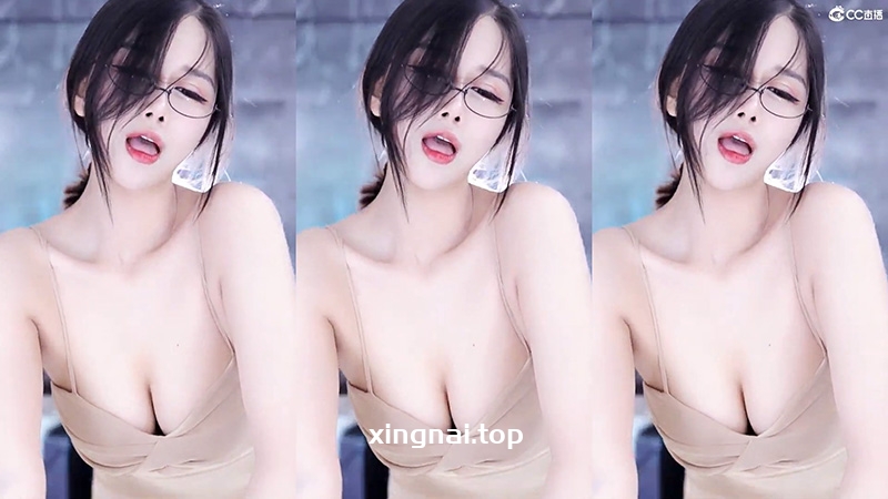 [主播]网易CC直播小恩雅抖胸表情舞