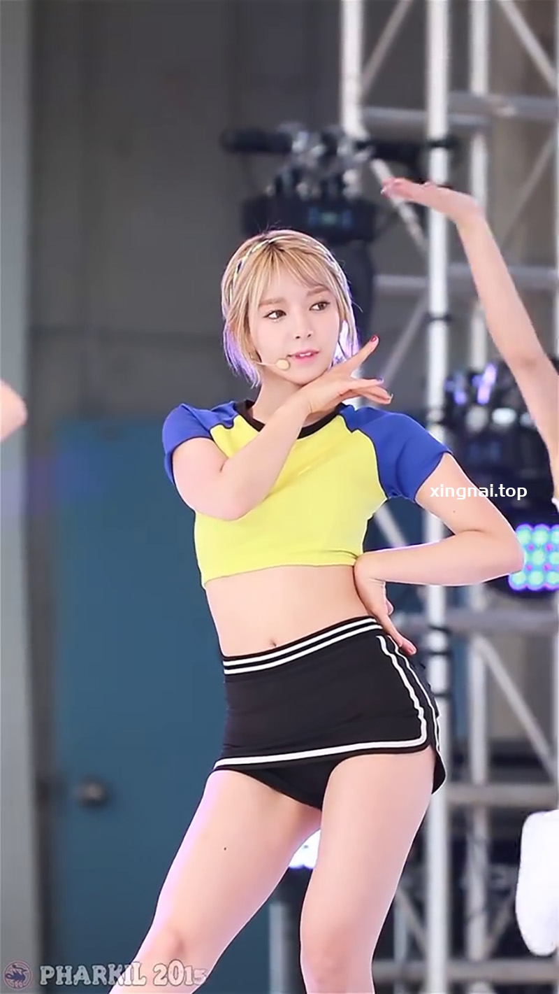 [饭拍]骊州纽约节-AOA초아-Like a Cat性感美腿