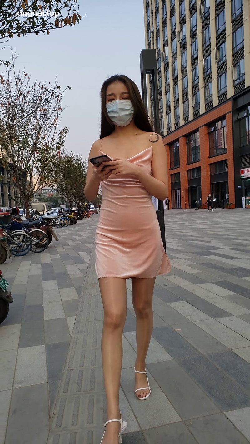 [街拍][4k]街拍高跟吊带包臀短裙丁字裤长腿美女[2v/1.54 GB]