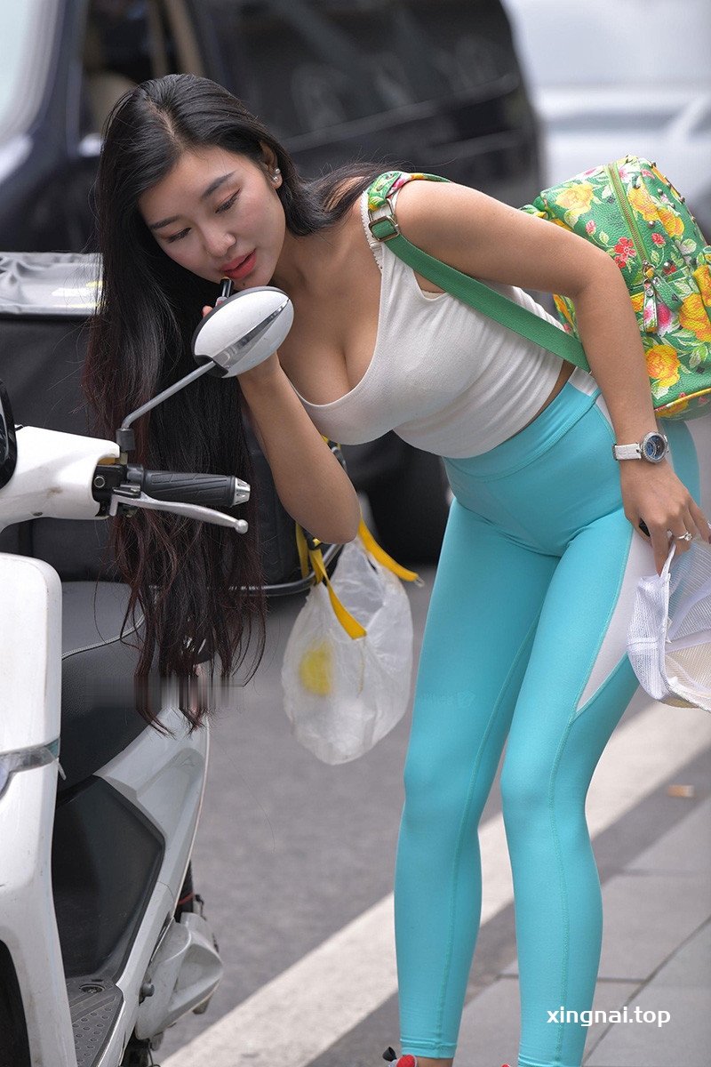 [街拍]59.丰满媚娘绿色紧身裤[图片/视频/11.05GB]