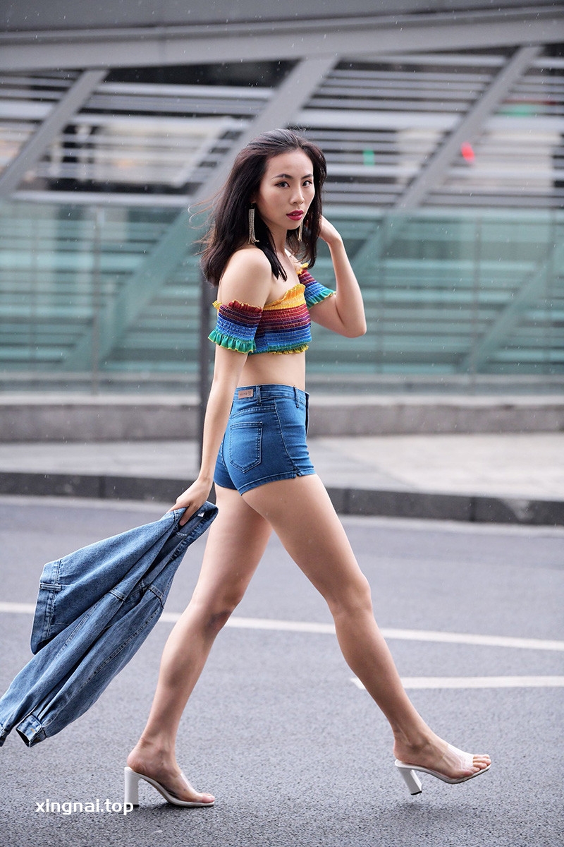 [街拍]88.雨中热裤[图片/视频/9.36G]