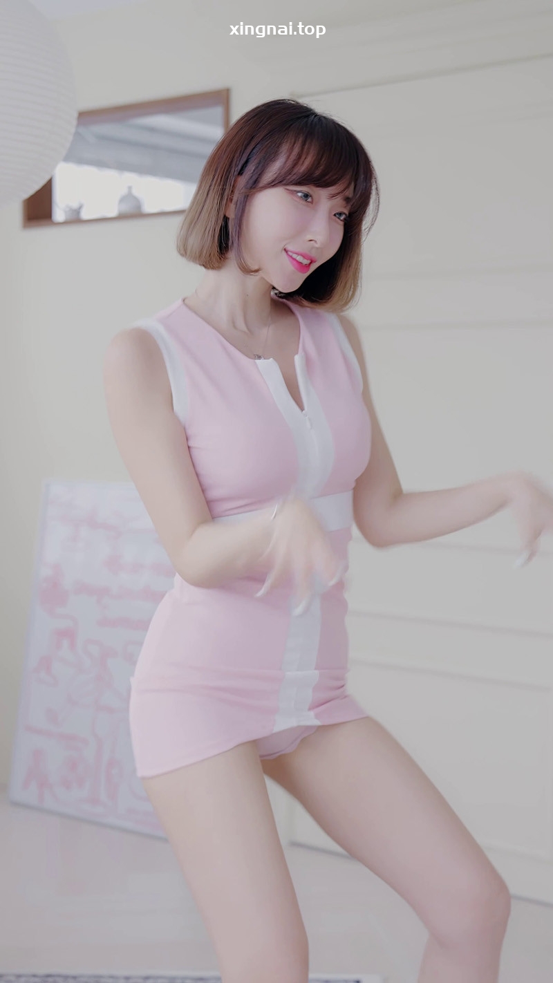 [写真]Lookbook模特李那贤Lee Dayeon粉色连衣裙热舞