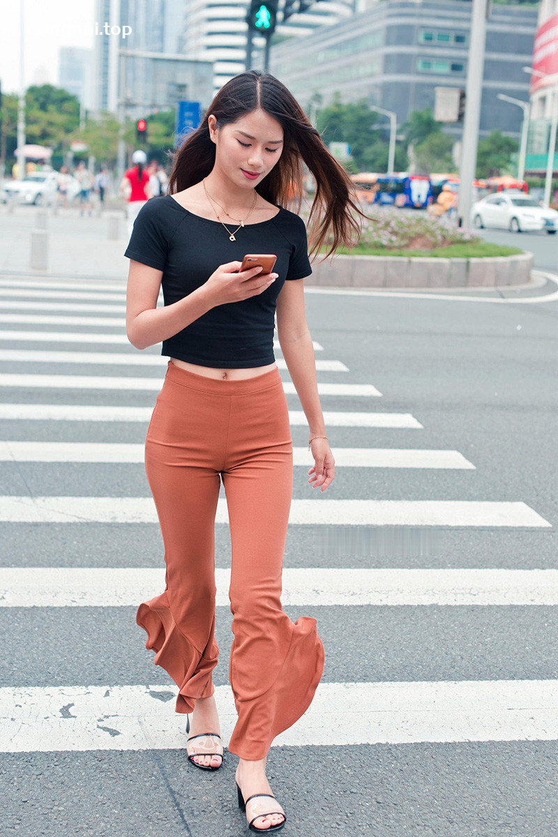 [街拍]99.紧身霓虹喇叭裤美女[图片/视频/9.27GB]