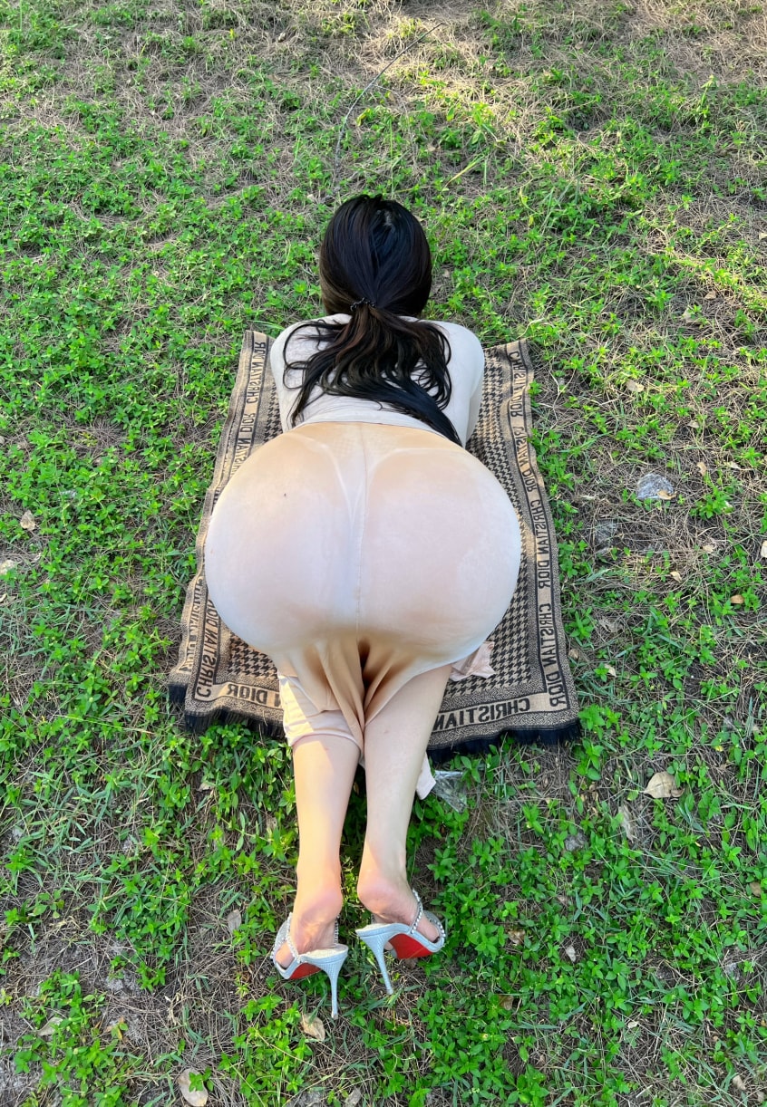 【微密圈】迷人的五姨太-招牌动作 [12P1V-145M]